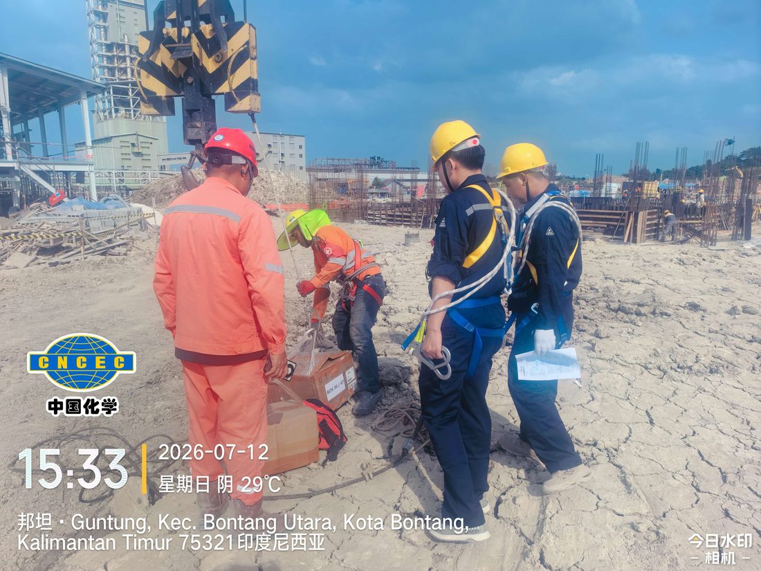 Construction crew on the Indonesian soda ash project site at Bontang, East Kalimantan
