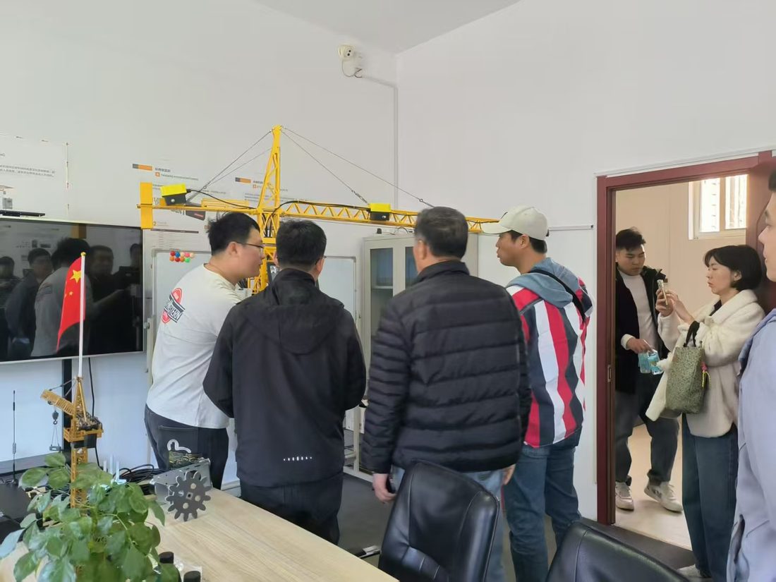 Scale model of a tower crane used to demonstrate anti-collision alarm logic